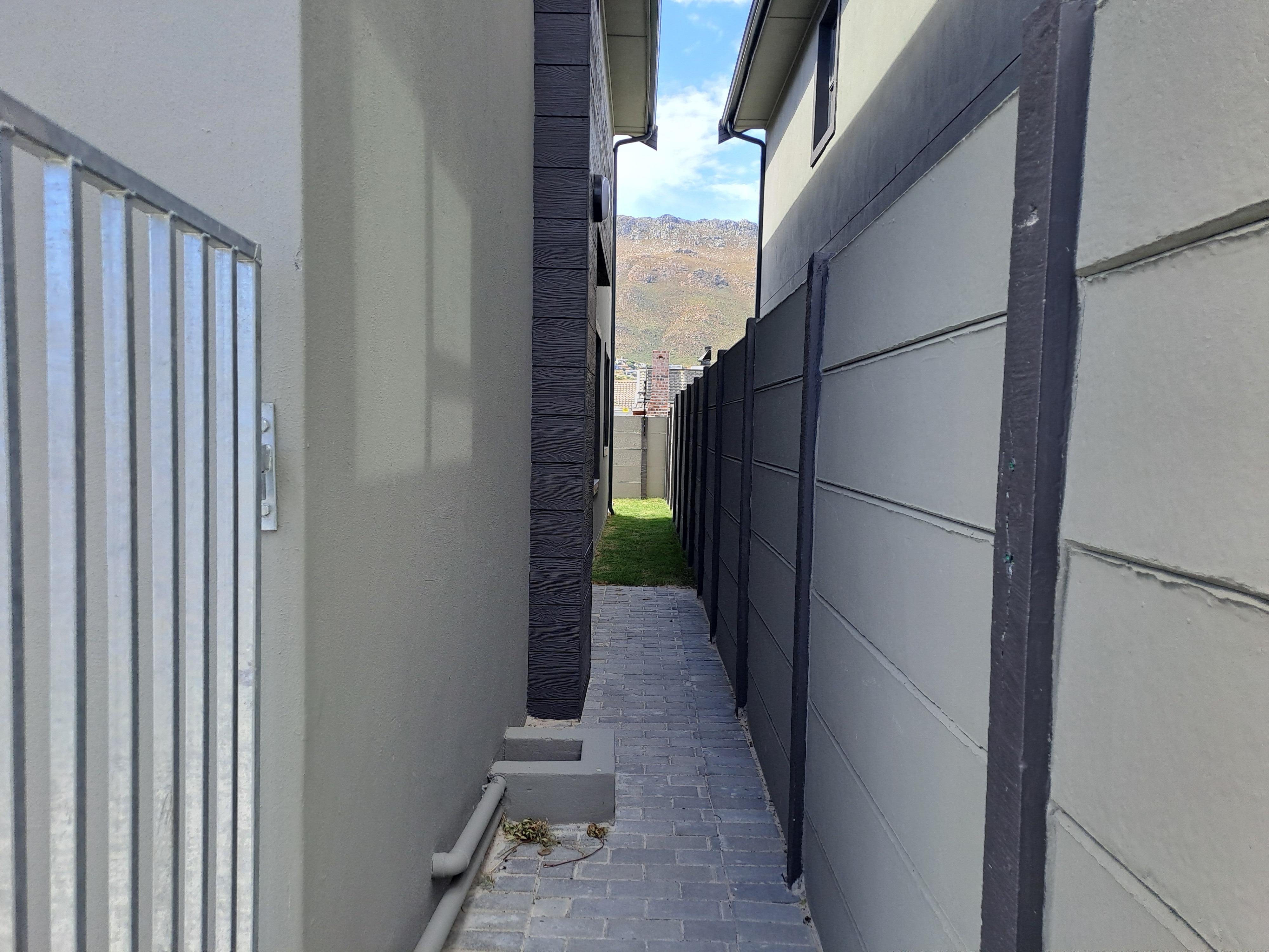 3 Bedroom Property for Sale in Sea Breeze Western Cape